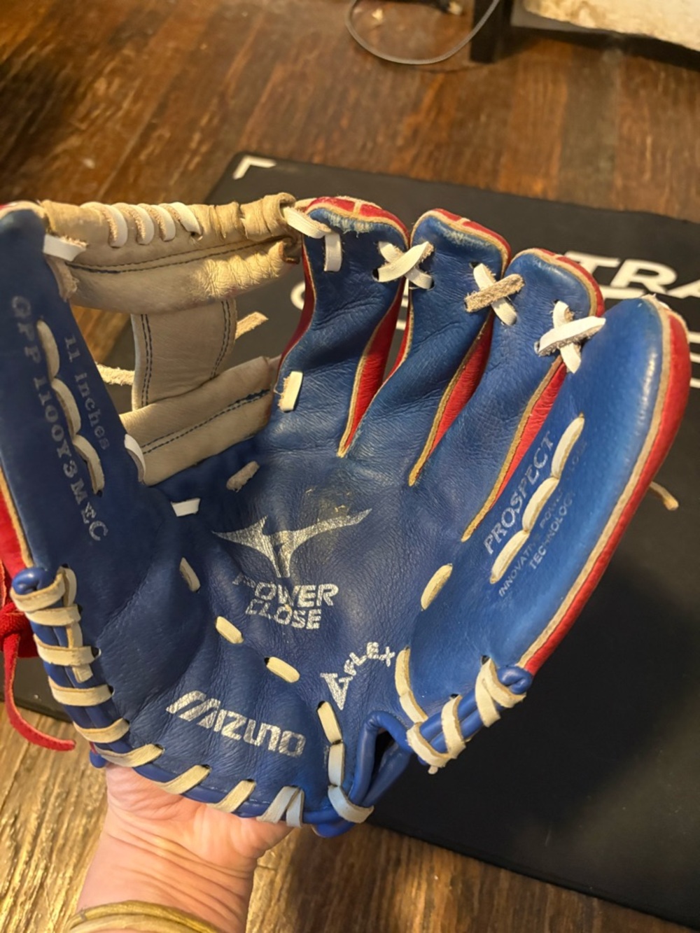 Mizuno 11'' Youth Prospect PowerClose Series RHT Glove Game-ready - Picture 4 of 7